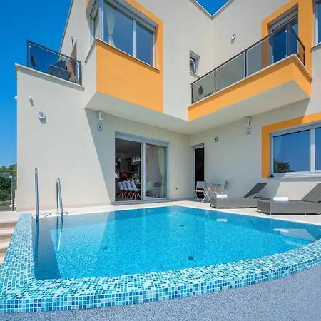 Magnolia By Interhome Pula