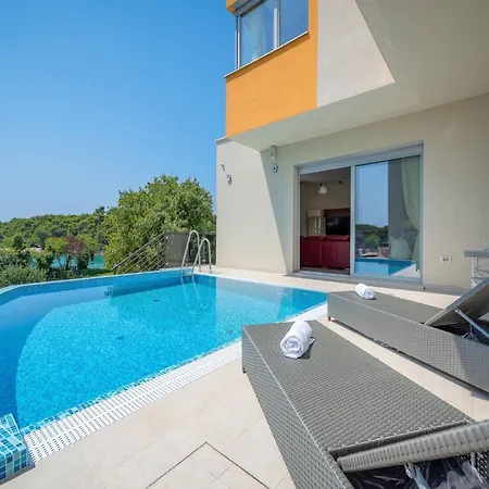 Magnolia By Interhome Pula